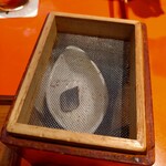 上野藪そば - 焼き海苔の炭