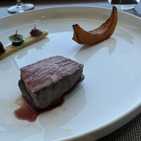 イリエスケープ - 山形牛サーロインのグリエは、+1800円でした。火入れは低温調理されていて素晴らしかった。