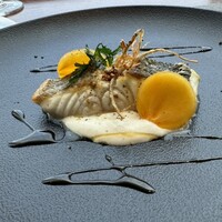 イリエスケープ - 鱸のミキュイは半生でも臭みなく，オレンジのソースが芳醇でよかった。