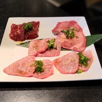 老舗精肉店直送 千種焼肉 飛騨牛の奴隷 千種店 - 