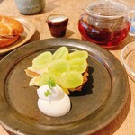 青星 - タルトとベーグルサンドと紅茶