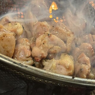 炭火で一気に焼き上げる！黒焼きが名物です！