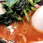 家系総本山 吉村家 - スープの表情