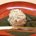 松川 - お薄に合わせるお菓子は、百合根饅頭。薄味の品の良い日本ならではの甘さが素敵。