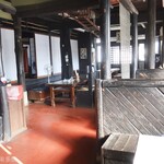 ヨコクラうどん - 旧家側の飲食スペース