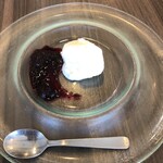 IL PLANETARIO - ミルクのジェラート/ブルーベリーソース