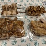 鳥周 - 料理写真:骨無しモモ焼き・ヤゲン軟骨串・名物串焼・皮タレチップス