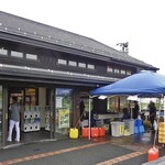お魚いちば おかせい - 建物外側の入り口