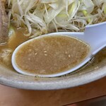 ラーメン ゆうきや - 赤みそネギらーめんのスープ