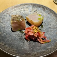 TTOAHISU - 【写真③】鰆、茗荷と赤大根と昆布など