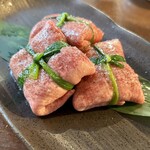 焼肉 肉萬 - 手毬タン