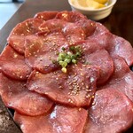 焼肉 肉萬 - 生タン