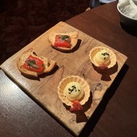 レストラン・パッション - 軽いフィンガーフード｡カリカリバゲットに赤パプリカのロースト｡
