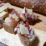 ベーカリー 南 - バゲット南に、コッパとコンテを載せて！