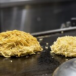 たぴおか食堂 - 高さのある生地のじっくり蒸し焼きにして
      さらに厚みのふっくらした生地に仕上げてゆく