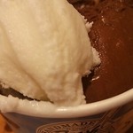 サンクゼール・マルシェ - ビターチョコレート \380（サービストッピング:ミルク）