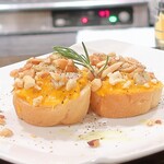 トリワイン ＰＩＫＯＳＨＨＨＵ - カボチャとナッツ △ベーコンブルスケッタ