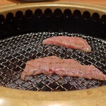 焼肉ダイニング たじまや庵 - ええ肉 焼き中