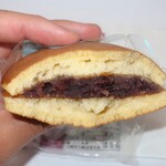 泉屋 - ・「塩バターどら焼き(¥250)」の断面。