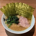 まだ洞くつ家 - ラーメン900円。海苔増し150円。