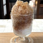 SHUMOKU CAFE - 紅茶のかき氷（上からシロップかけたバージョン♪）