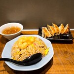 咲花ユニーク - 海老チャーハン＆ギョーザ＆キクラゲ肉炒め