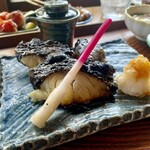 炭焼き ミンナミ食堂 - 銀鱈も炭火焼の香ばしさが堪らん(*´﹃｀*)！
      京都の白味噌を使ってお店で漬けているそう。
      極ウマ♡