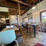 炭焼き ミンナミ食堂 - 『古民家』ながらの天井の梁や柱が堪らん(*´﹃｀*)