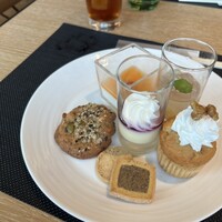 フォルク キッチン オールデイダイニング  - 