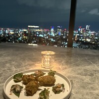 Longrain Tokyo - [AMUSE]
                    ・クンチェーナンプラー　車海老、ゴーヤ
                    ・ガイトート　タイ風フライドチキン
                    ・ミヤンカム　マンゴスチン、アヴォカド