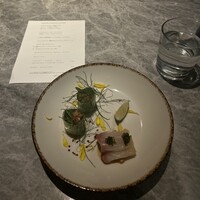 Longrain Tokyo - [APPETIZER-1]
                      ・ヒラマサのマリネ　パイナップル、海ブドウ
                      ・生春巻き　サーモン、ミョウガ、フェンネル