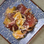 鰹とトロ茄子のカルパッチョ　西洋わさびの香り