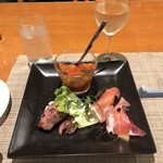 眞 - 前菜3種盛合せ：ラタトゥイユ、生ハムメロン、牛タンのソテー