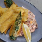 鱧とズッキーニのフリット　柴漬けタルタル添え