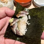 千葉たかおか - 鰯 酢〆 炙り 手巻き