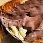 石窯パン工房 エスポワール - シュプリームクロワッサン(バニラクリーム)¥350 濃厚うまい