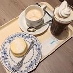 ドトールコーヒーショップ - 料理写真:カフェラテM 390円 クリーミーレモンケーキ 500円アイスコーヒーM300円 ドトールフロート140円