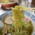 らーめん 囲ろり - 中太縮れ麺