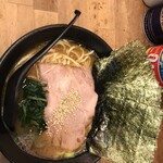 家系ラーメン 傳助 - 