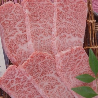 最高ランクA5和牛を一頭買い、極上の雌牛のみにこだわります。