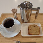 トーコーキッチン - 粒あんバターケーキ ＋ 紅茶