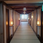湯宿 季の庭 - 5階の通路(全て畳敷き)