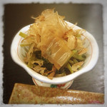 十八番 - わさび菜のおひたし。ちょい辛がつまみにピッタリ。