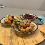 TARU TARU - おつまみのところにフィギュア置きがちｗ