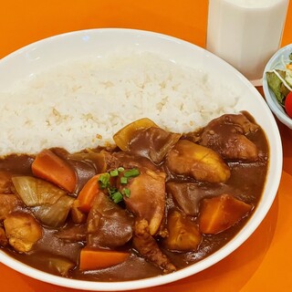 食べ応え抜群◆伝統のよこすか海軍カレーセットもご用意