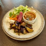 バルバルキッチンアメリ - 週替りランチ：チキントマト煮＆茄子の肉味噌炒め(¥800)   メイン