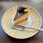 バルバルキッチンアメリ - オレンジピールの入ったバスクチーズケーキ(¥400)