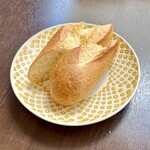 バルバルキッチンアメリ - 潮江の阪急オアシスで買ったミニバケット
      どうしてもシチューとパンで食べたくて自ら持ち込んだ