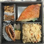 大川水産 - 料理写真:焼き金目鯛のお弁当:混ぜご飯 (☆☆☆☆)