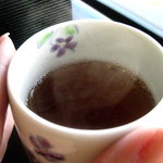 山茶花 - あたたかいお茶はすみれのお湯飲みに